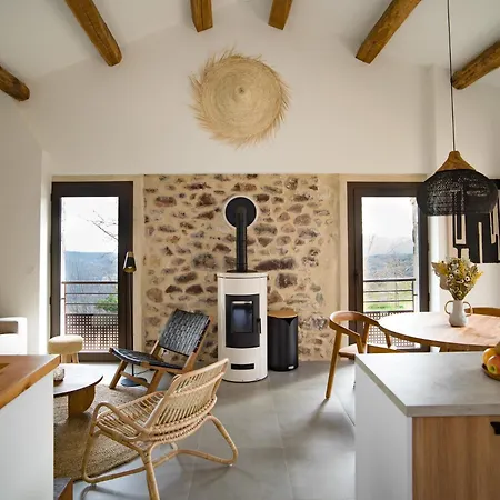 בית נופש Mas Caners - 2 Eco-chic Lodges, Nature & Biological Pool Montbolo