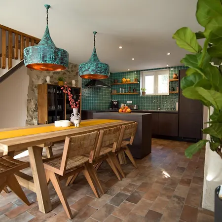 בית נופש Mas Caners - 2 Eco-chic Lodges, Nature & Biological Pool Montbolo