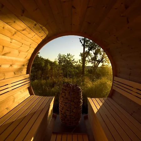 בית נופש Mas Caners - 2 Eco-chic Lodges, Nature & Biological Pool Montbolo